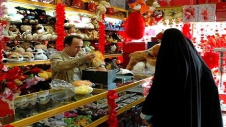 السجن 39 عاماً و8 آلاف جلدة على 5 سعوديين احتفلوا بعيد الحب