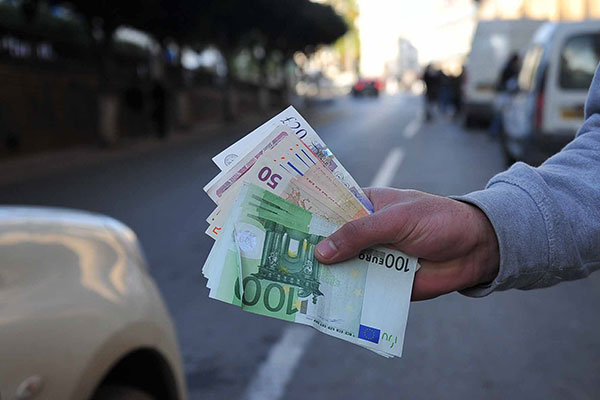 30.000 Pilgrims, A Million Tourists Unload The Hard Currency Market