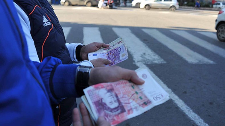 “اليوان” الصيني يُنافس الأورو والدولار في بورصة السكوار