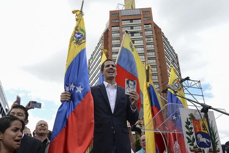 Venezuela: le président du Parlement s’autoproclame «président» par intérim