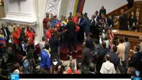 عراك في البرلمان الفنزويلي!