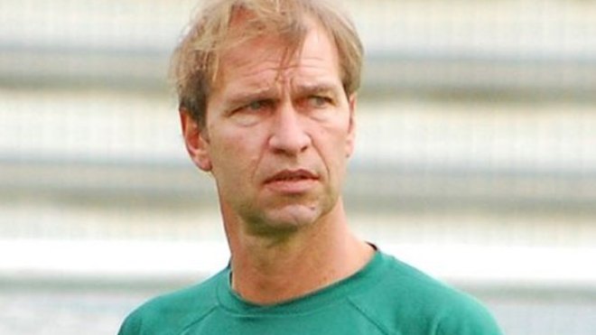 “الفاف” تتصل رسميا بالهولندي فيربيك والمدرب يعتذر