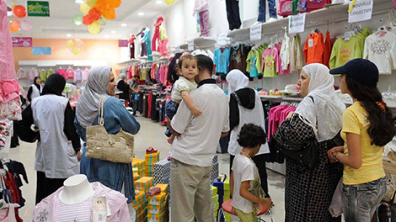 سكان وهران يستعدون لرمضان باقتناء المواد الغذائية وملابس العيد