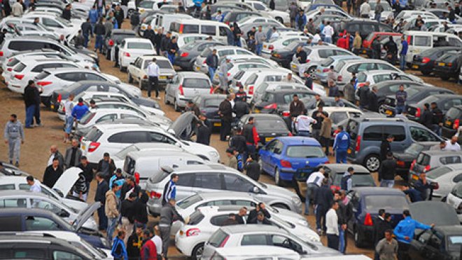 الجزائريون يشترون سيارات قديمة بترقيم 2014..!