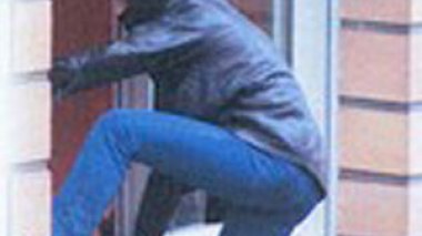 Dely Brahim : Un terroriste en fuite et son Ami se font passer pour des Rakis et volent 165 millions de centimes à une dame