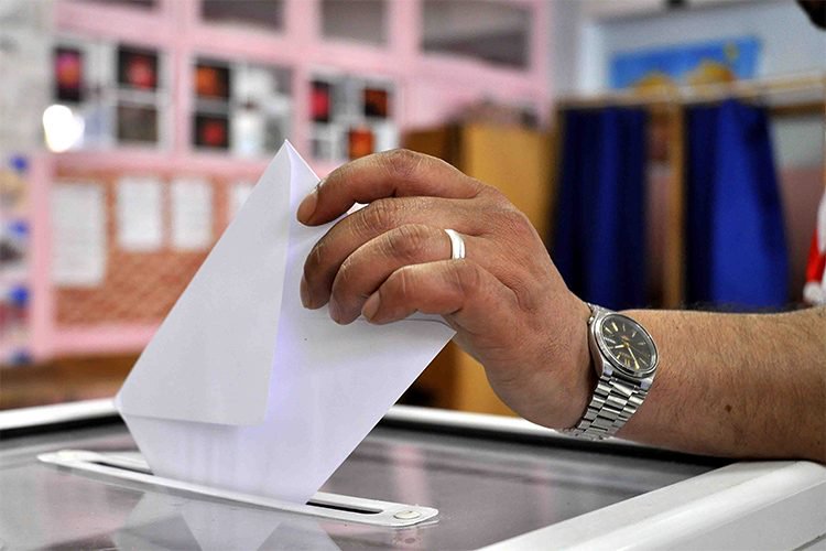 Qui sont les gagnants et les perdants du report de la présidentielle?