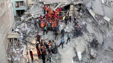 Un séisme de magnitude 5,7 touche la frontière Turquie-Iran, au moins 8 morts