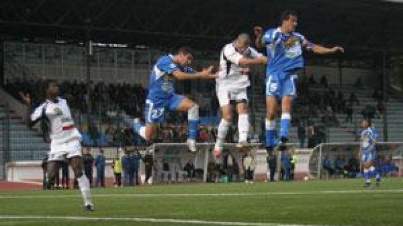 الملاحقون‮ ‬يتربصون‮ ‬بالرائد