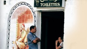 المراحيض العمومية تتحول إلى غرف للمتسولين وبائعات الهوى!