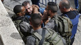 جيش الاحتلال يعتقل 14 فلسطينياً في الضفة الغربية