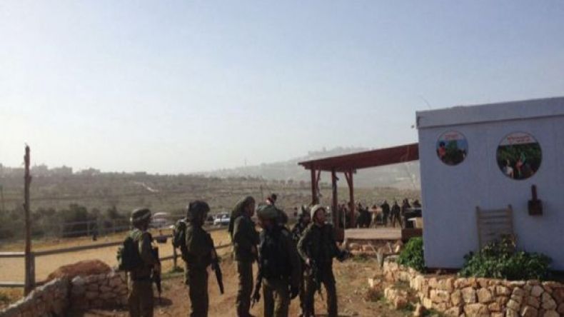 استشهاد فلسطيني وإصابة مستوطنة بجروح خطيرة