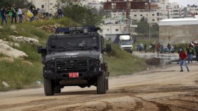 استشهاد فلسطيني صدماً بآلية عسكرية إسرائيلية