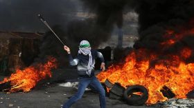 إصابة مستوطنة في عملية طعن في القدس