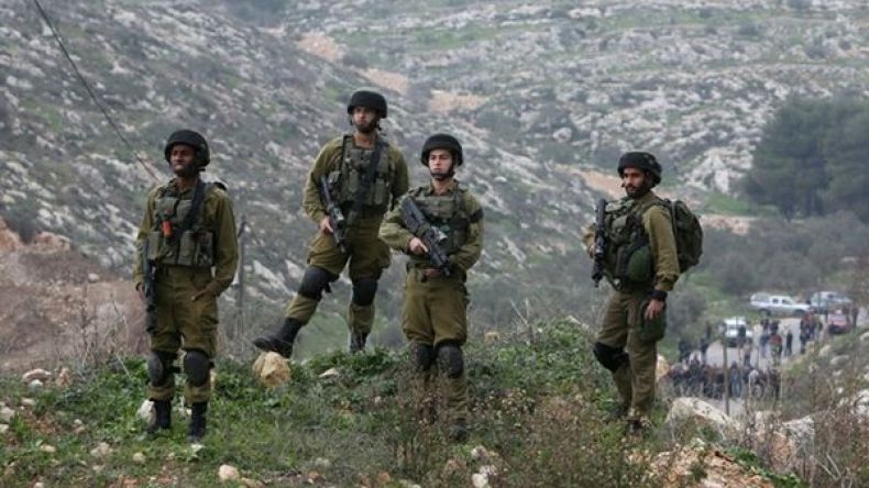 الاحتلال يغلق قرية فلسطينية بعد طعن مستوطن