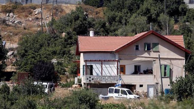 مقتل مستوطنة في عملية طعن جنوبي الضفة الغربية