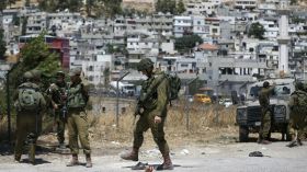 إصابة فلسطيني برصاص الاحتلال بدعوى طعنه جنديين إسرائيليين