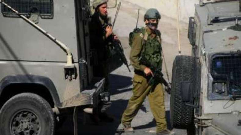 جيش الاحتلال يعتقل خمسة فلسطينيين في الضفة
