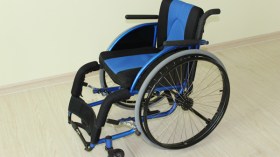 أطفال معاقون يأكلون الورق والقاذورات!