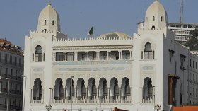 “المحافظة العقارية لحسين داي تسلم دفترا عقاريا لأرض بطرق مشبوهة”!