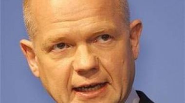 Le ministre britannique des Affaires étrangères William Hague « profondément déçu » par le non-arrêt de la construction de colonies juives
