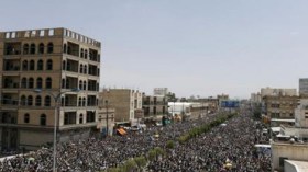 الحوثيون يقصفون مبنى التلفزيون اليمني في صنعاء والسكان يفرون