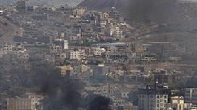 اصابة علي عبد الله صالح بجروح  في قصف القصر الرئاسي