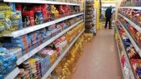 ندرة في المواد الغذائية تقرع أبواب الجزائريين