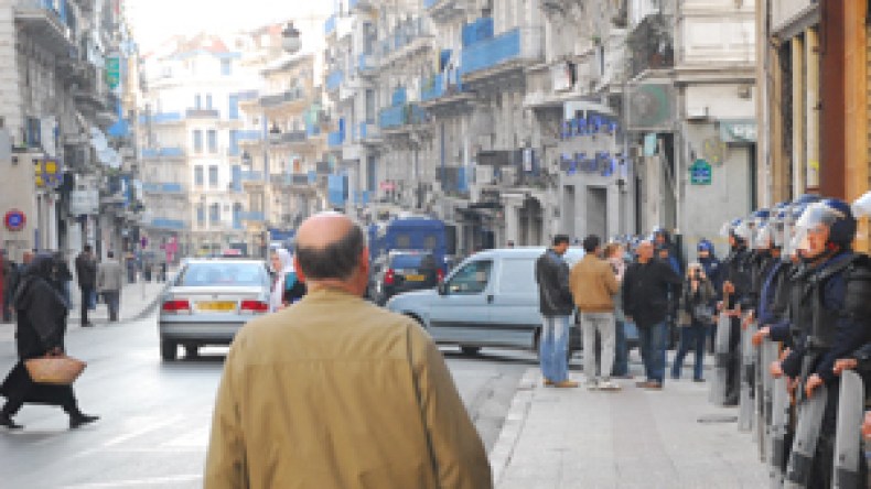 حياة شبه عادية في شوارع العاصمة وسلمية المسيرة حفزّت التجار على فتح محلاتهم