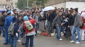 تلاميذ يعتدون بالضرب على أستاذة ويجردونها من خمارها في وهران