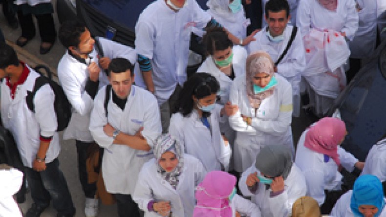 تكتل نقابات الصحة يستفتي الأطباء في شلّ شامل للمستشفيات