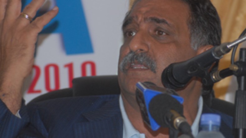 “الثورة الجزائرية ليست فريق كرة قدم حتى تسب وتشتم”