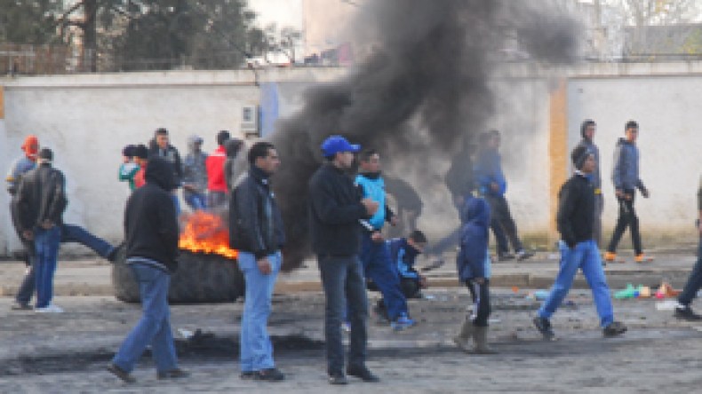 حرق مقرات منظمة المجاهدين وأبناء المجاهدين وقباضة الضرائب بباتنة