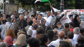 قوات الأمن توقف عشرات الأطباء المقيمين أمام رئاسة الجمهورية