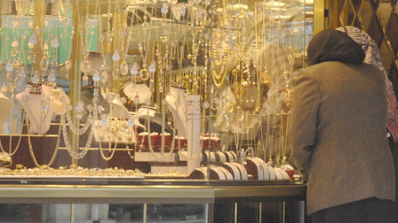 العائلات الجزائرية تكنز 200 طن من الذهب في البيوت