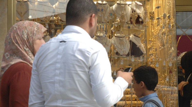 عائلات تبتكر حيلاً شيطانية لسرقة محلات الذهب