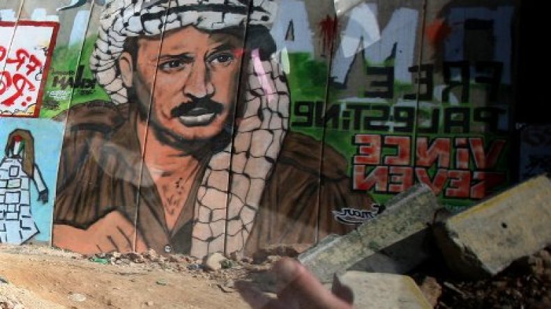 الفلسطينيون يحيون الذكرى العاشرة لوفاة عرفات