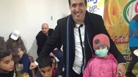 عمو يزيد يُزوّد 500 طفل بنظارات طبية ضمن حفل بهيج