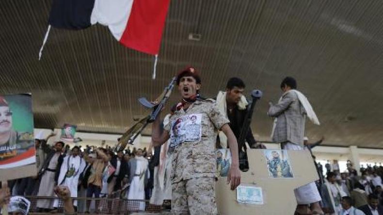انفجارات تهز أكبر مستودع للأسلحة في عدن