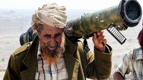 جريح في هجوم بصاروخ على سفينة إماراتية قبالة اليمن