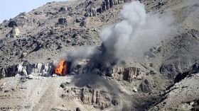 مقتل 30 مقاتلاً يمنياً بنيران صديقة في غارة للتحالف