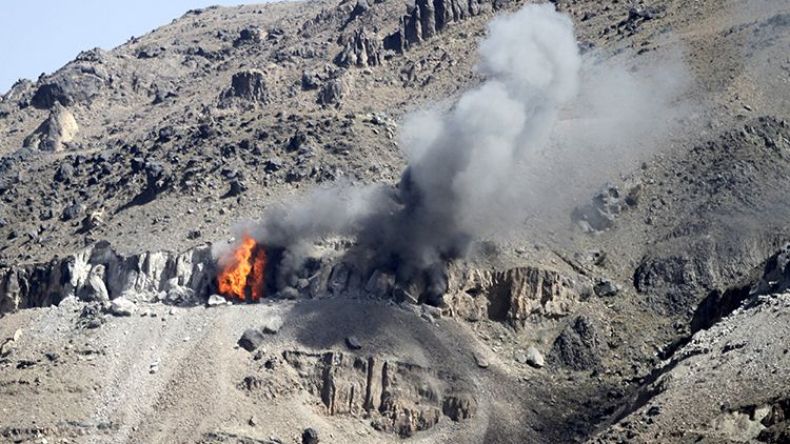 مقتل 30 مقاتلاً يمنياً بنيران صديقة في غارة للتحالف