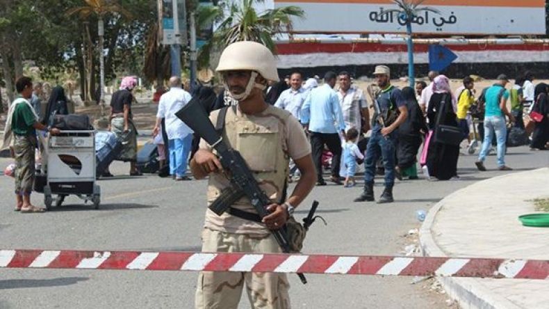 مقتل خمسة مجندين في تفجير انتحاري في عدن