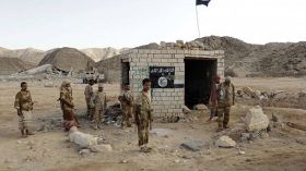 القاعدة تسيطر على زنجبار وجعار في جنوب اليمن