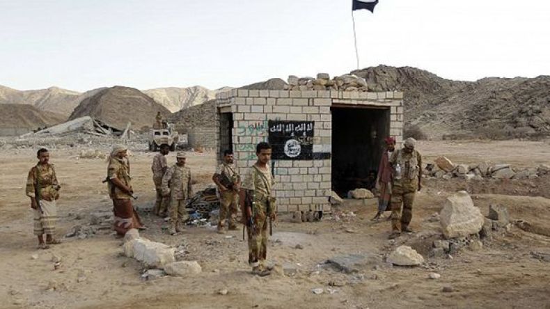 القاعدة تسيطر على زنجبار وجعار في جنوب اليمن