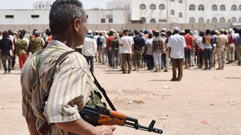 مقتل عشرة من القوات اليمنية في تفجير انتحاري