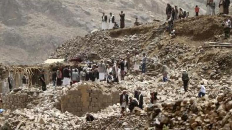 طائرات التحالف تقصف قاعدة جوية شمالي عدن