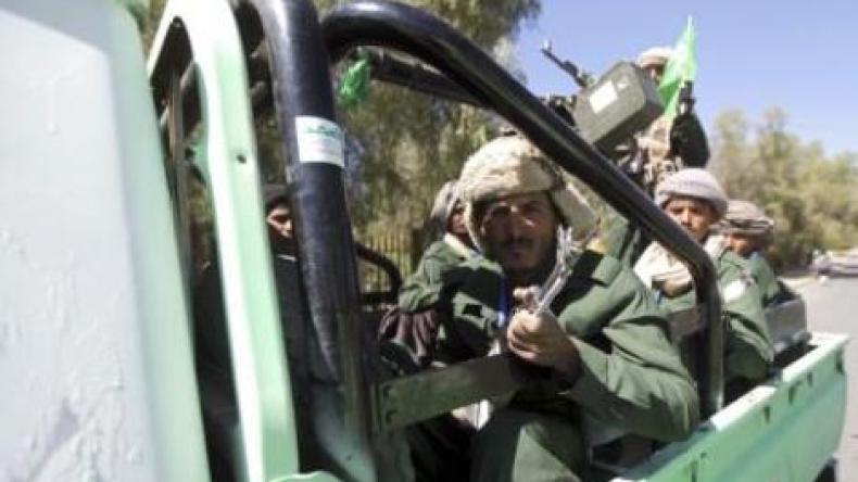 قتلى وجرحى في اشتباكات بين الجيش اليمني والحوثيين قرب دار الرئاسة