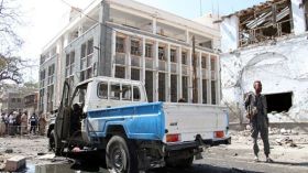 60 قتيلاً في غارتين للتحالف على سجن في اليمن