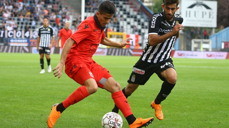 عطال يخطف الأضواء في فرنسا