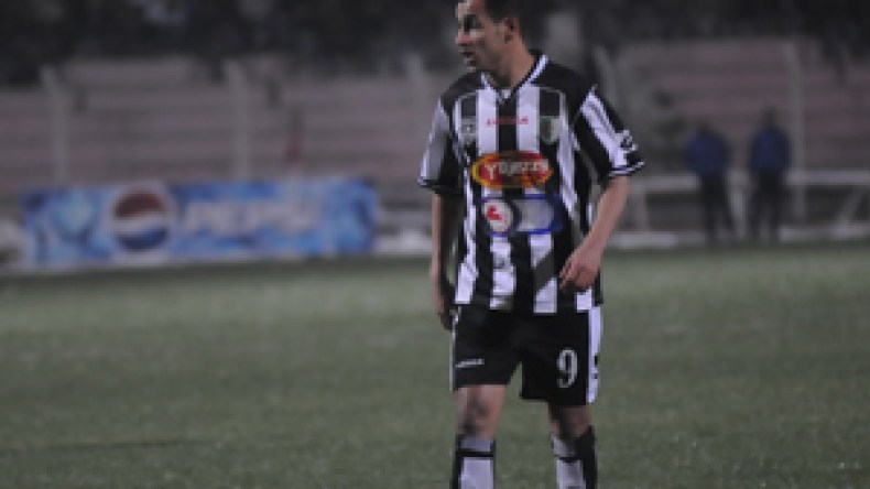 وفاق سطيف يطلب 5 ملايير سنتيم مقابل تسريح زياية